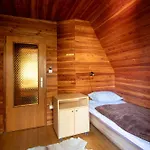 House Pr' Ta Star Lip' *