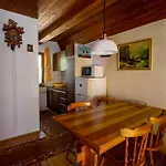 House Pr' Ta Star Lip' * Rakitna