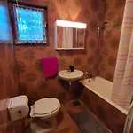 House Pr' Ta Star Lip' *