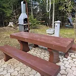 House Pr' Ta Star Lip' *