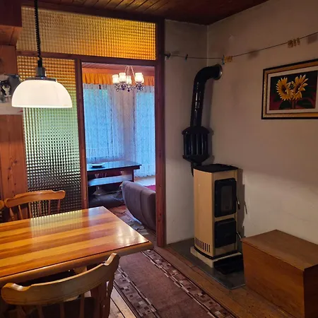 House Pr' Ta Star Lip'